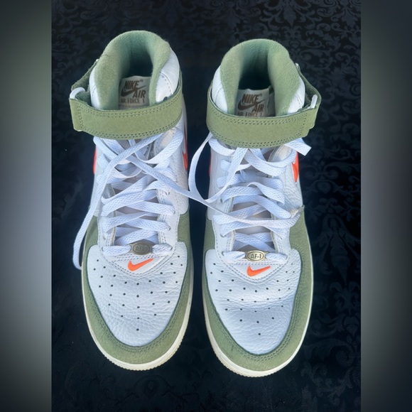 Nike Air Force 1 Mid QS
Jewel Oil Green size 10
DQ3505 100 - Picture 2 of 12